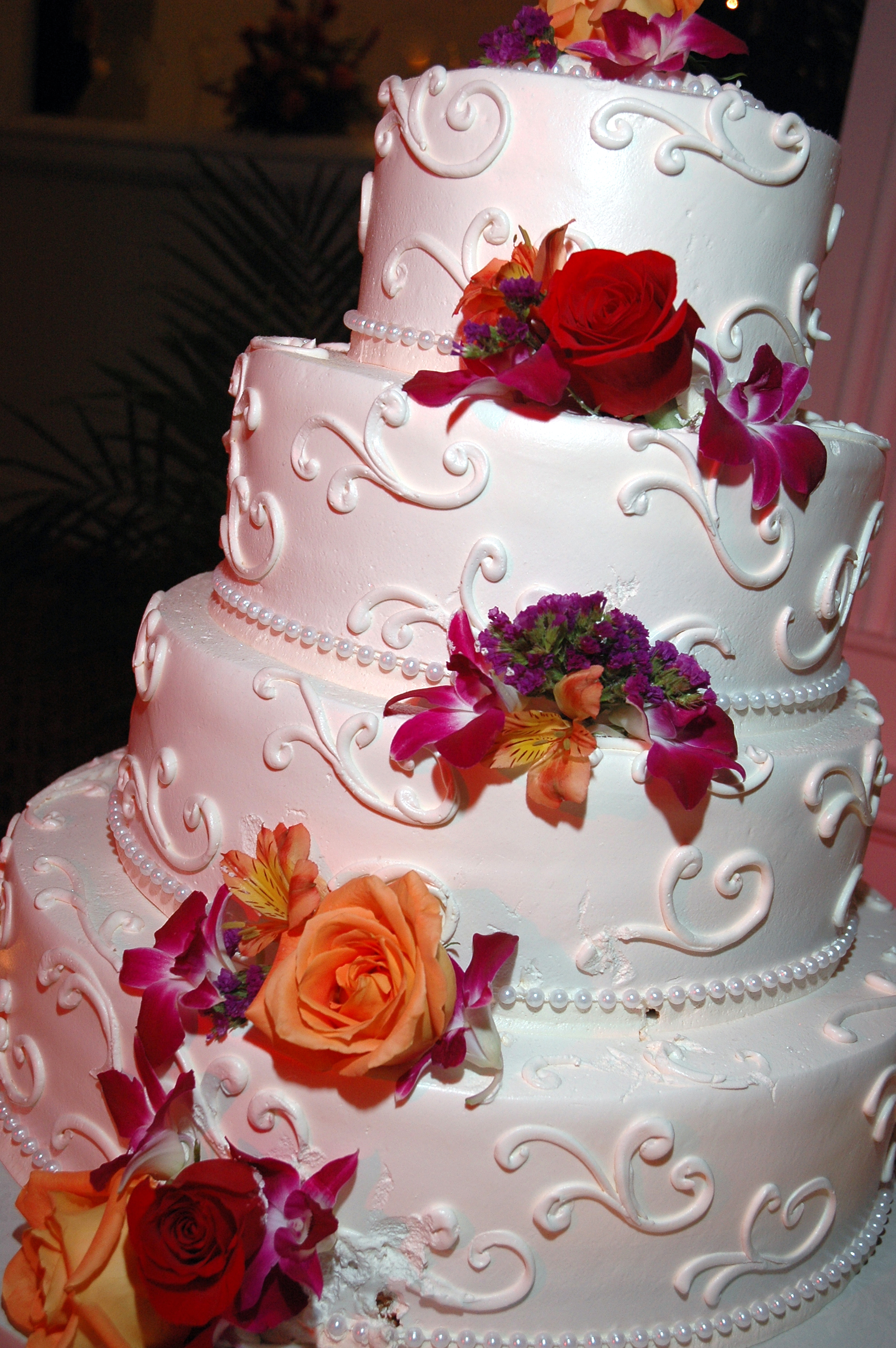 amysweddingcake2048lt.jpg
